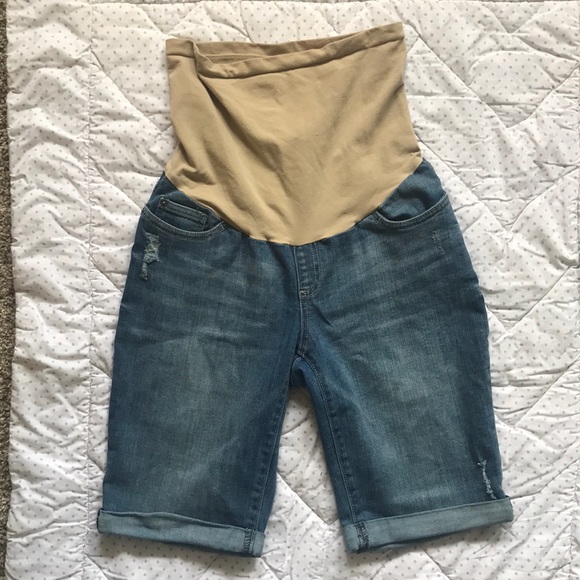 A Pea in the Pod Maternity shorts - Picture 2 of 6